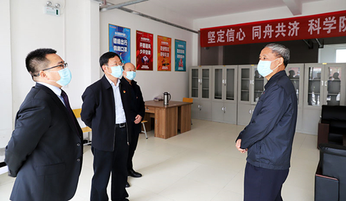 2020年3月焦作市委常委、宣传部长宫松奇检查指导学校疫情防控工作.jpg